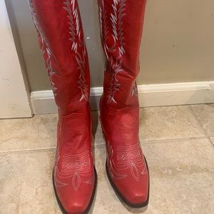 Red cowboy boots size 8 but fits like 8.5